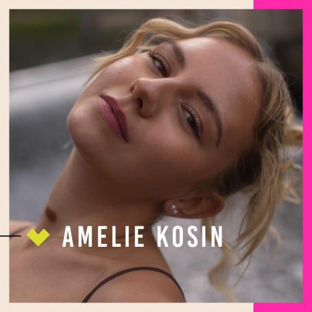Porträt von Amelie Kosin mit lockigem Haar, Blick zur Seite, natürlichem Hintergrund.